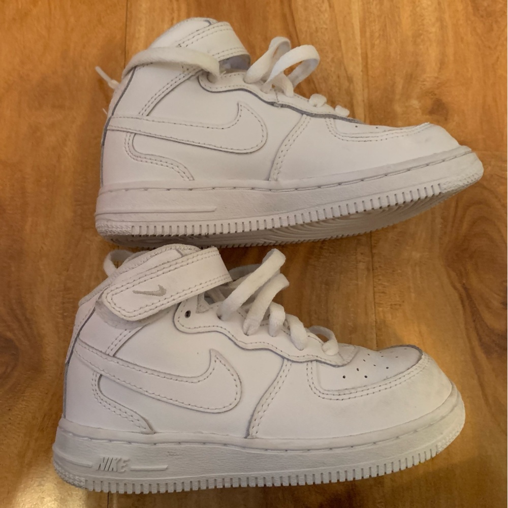 Nike mid top